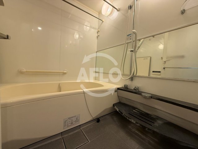 バス・シャワールーム　イトーピア北浜スウィートマーク　浴室