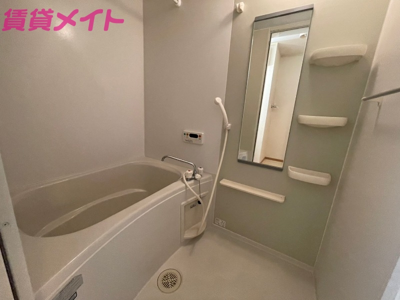 バス・シャワールーム　同型反転参考写真