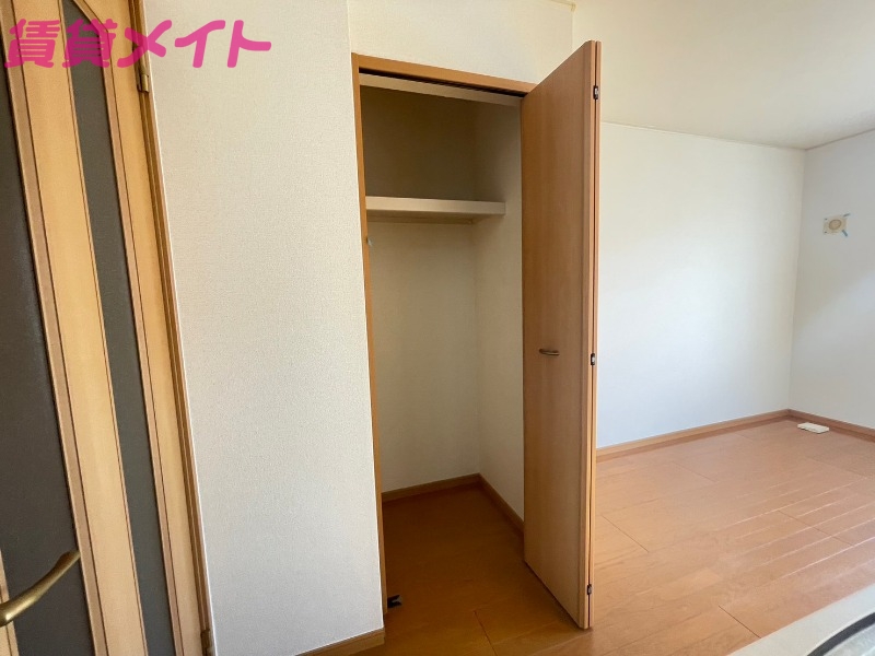 収納　同型反転参考写真