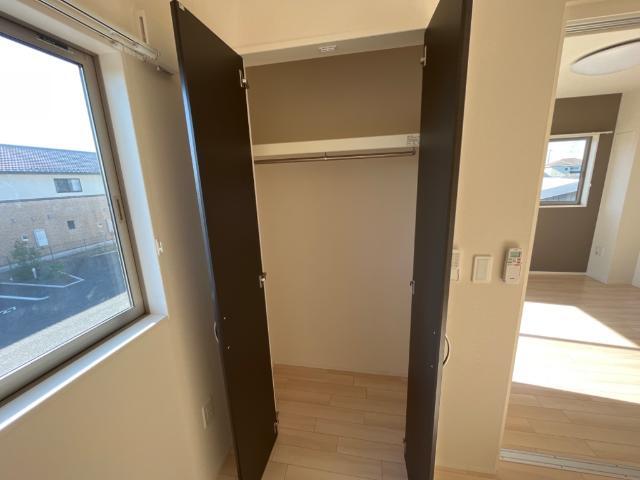 収納　南側洋室クローゼット