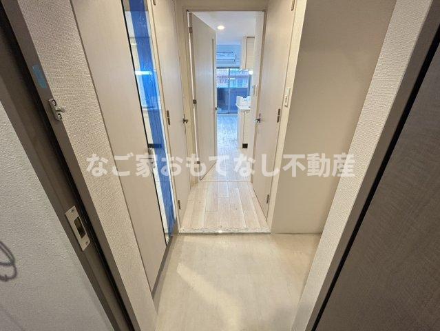 玄関　※写真は別号室