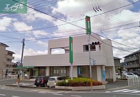 銀行　トマト銀行津高支店（銀行）まで447m