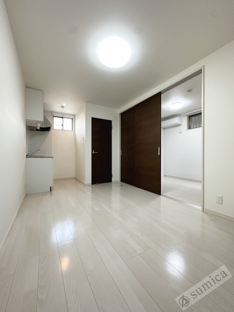 居室・リビング　角部屋・白を基調としたオシャレ部屋♪♪