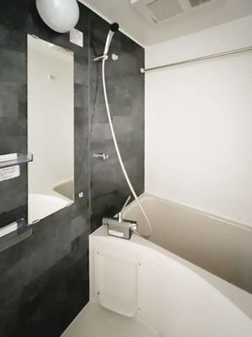 バス・シャワールーム　クラウディアタケノツカ