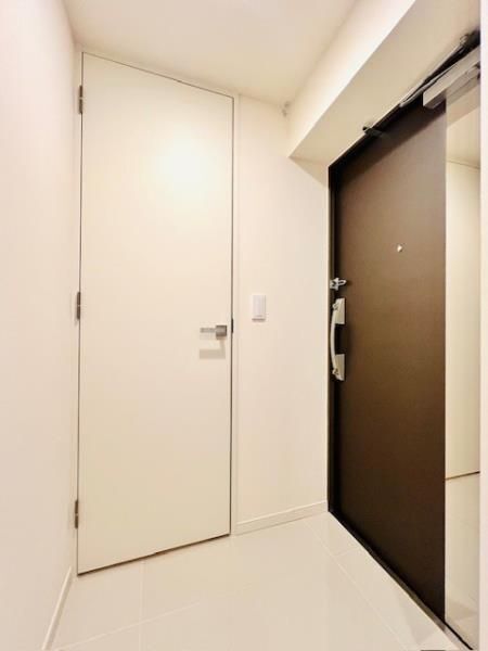 玄関　同タイプ１２０１号室の写真です。