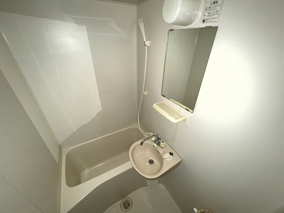 バス・シャワールーム　※別部屋の写真です