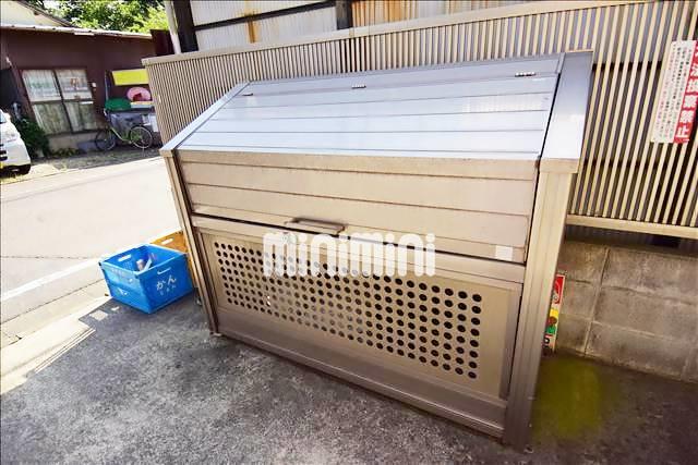 その他共有部分　敷地内にゴミ捨て場があります。