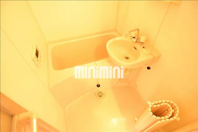 バス・シャワールーム　ゆったりできるお風呂のスペースです。