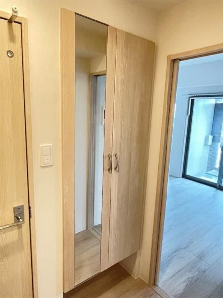 玄関　（別タイプ参考写真）エワル　豊島区東池袋5