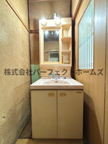 洗面設備　スペースが確保できる洗面所です