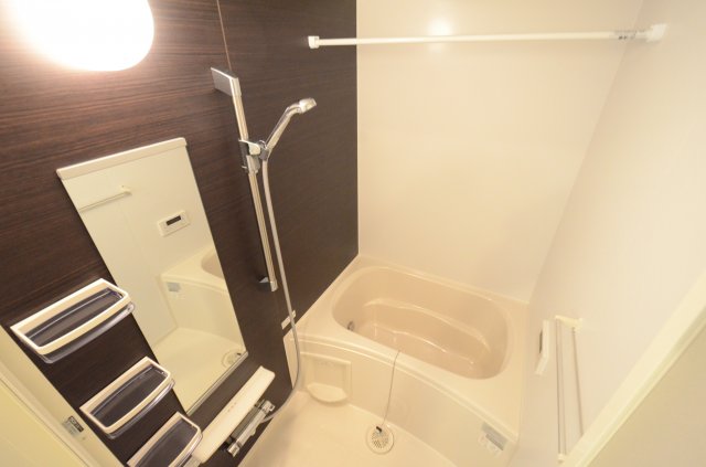 バス・シャワールーム　浴室乾燥・追い炊き機能付きで便利♪