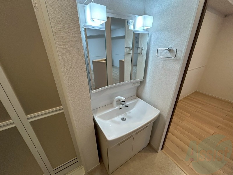 洗面設備　こちらに洗面台があります。朝の洗顔はこちらで。