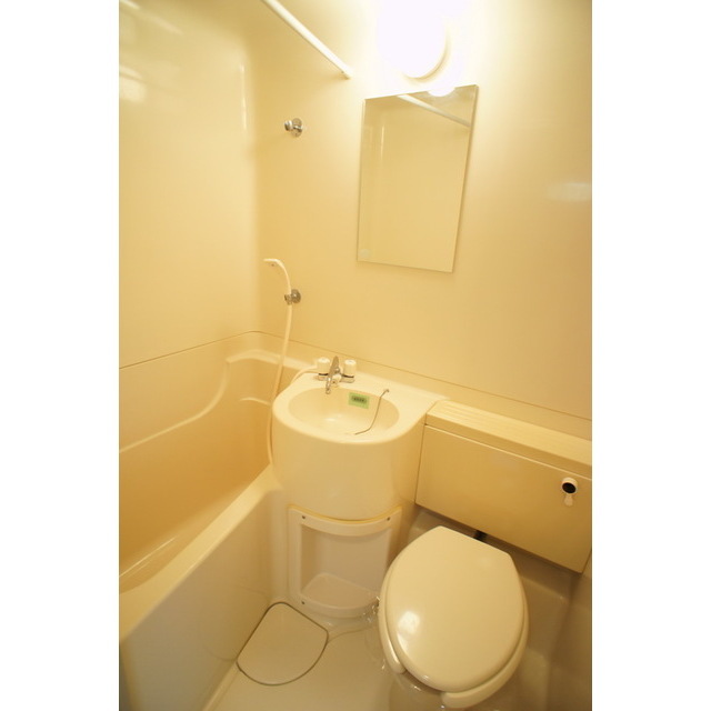 バス・シャワールーム　清潔感のあるバスルーム