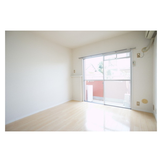 居室・リビング　日当たり良い室内