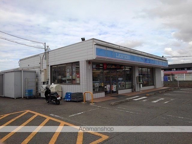 コンビニ　ローソン様（コンビニ）まで700m