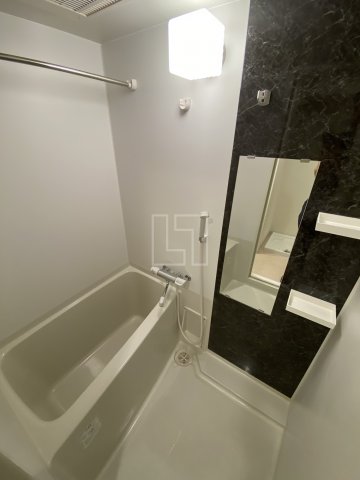 バス・シャワールーム　ルーエ本町　浴室