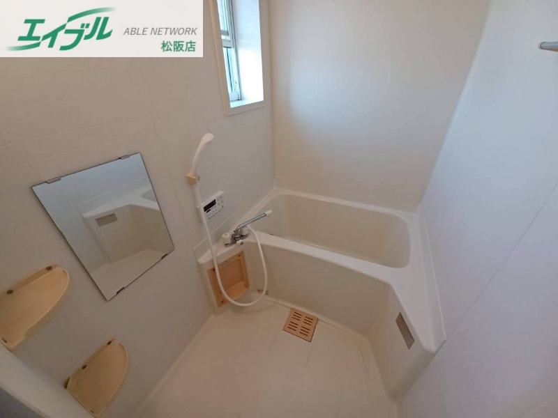 バス・シャワールーム　同型反転タイプのお写真です。