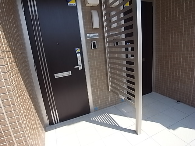 エントランス　☆同型タイプのお部屋の写真になります☆