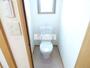 トイレ　トイレも窓があり明るくていいですね