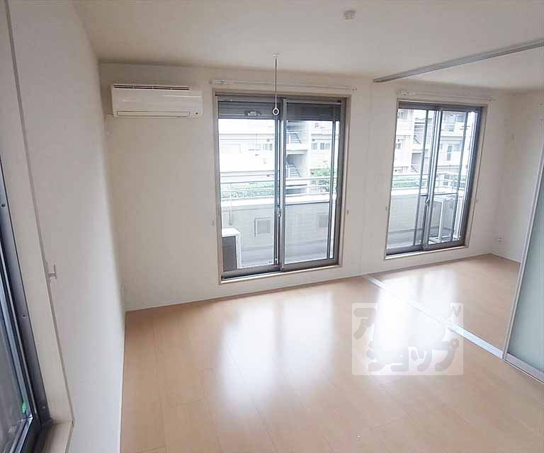 居室・リビング　清潔感溢れるリビング