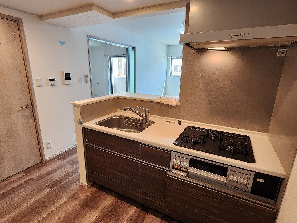 キッチン　３口システムキッチン　ダクト付