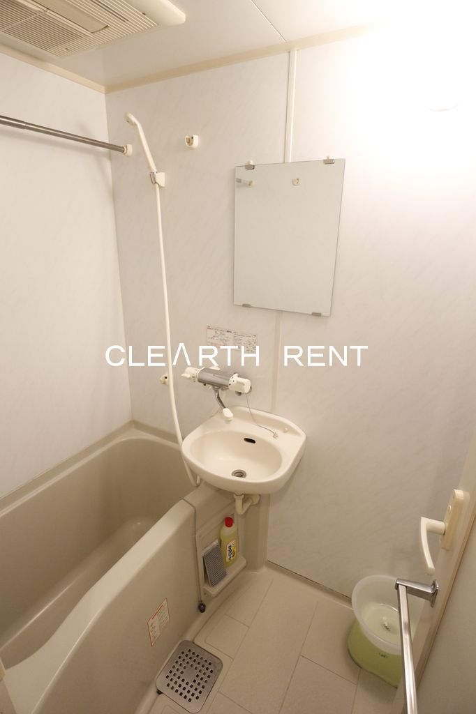 バス・シャワールーム　雨の日も安心の浴室乾燥機能付き