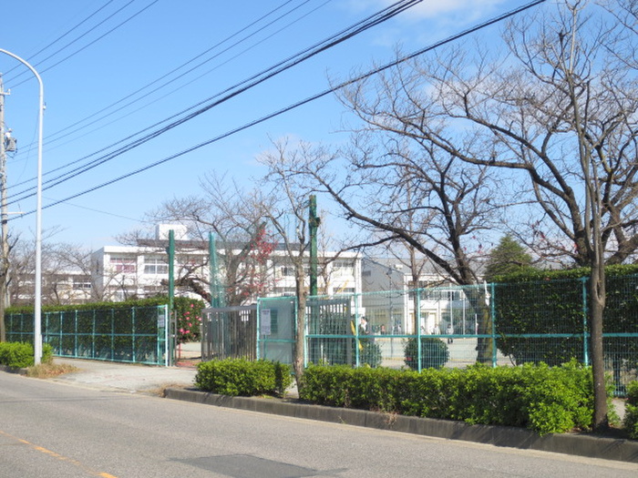 小学校　前山小学校（小学校）まで800m