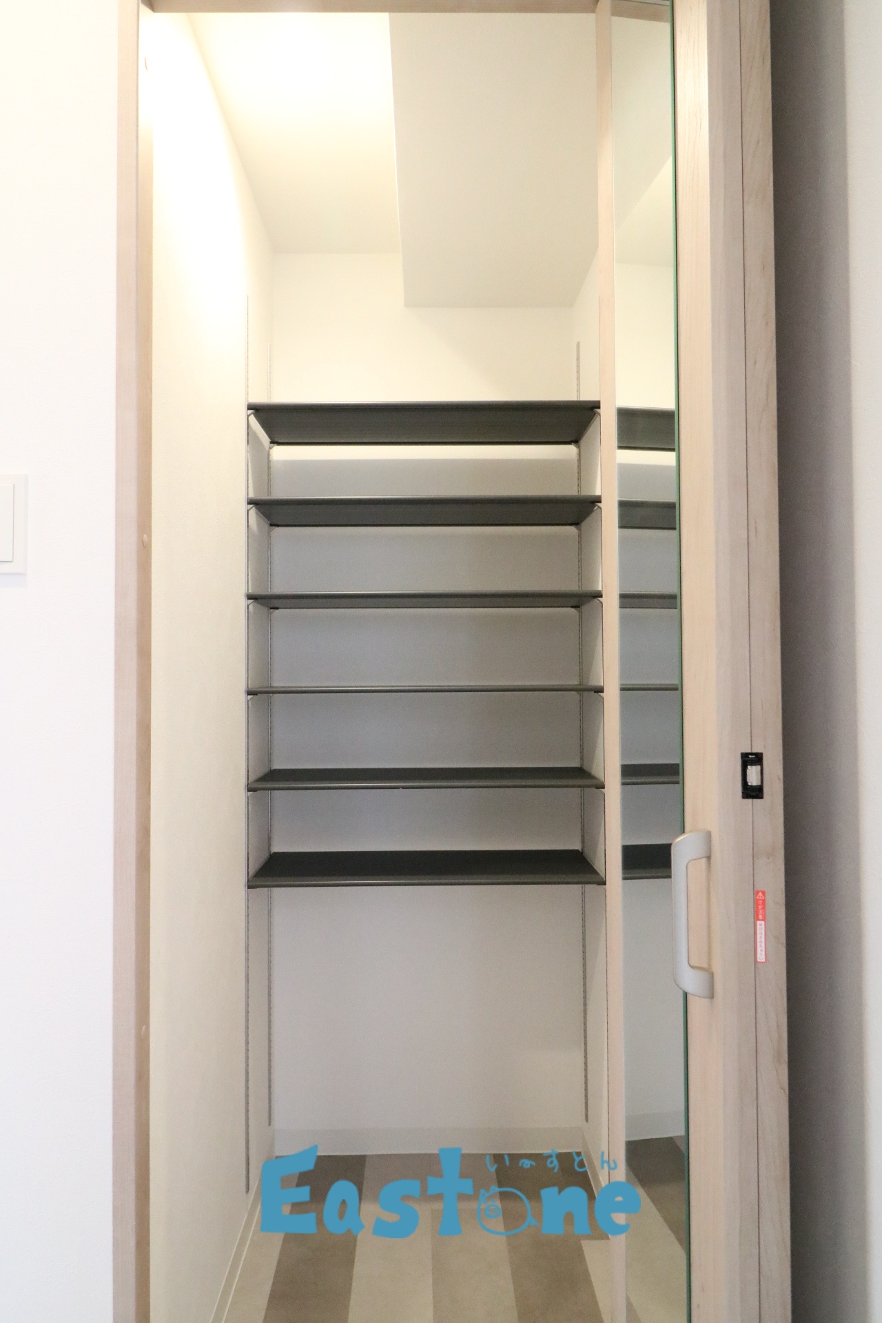 玄関　シューズインクローゼットのある玄関