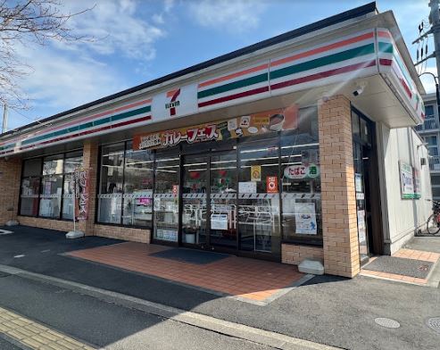 コンビニ　セブンイレブン 八王子元本郷3丁目店（コンビニ）まで243m