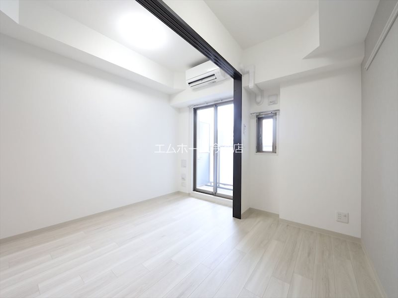 その他部屋・スペース　洋室3.4帖　窓付（換気良好）収納充実しています