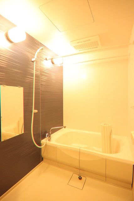 バス・シャワールーム　追い焚き機能つき！