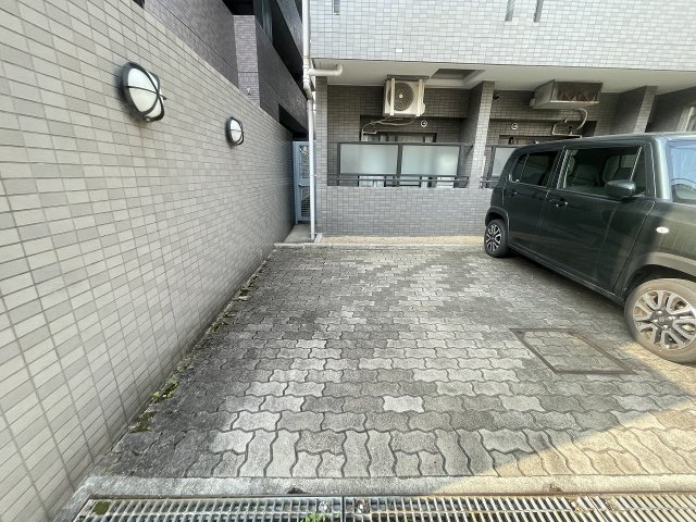駐車場　駐車場に車を止められます