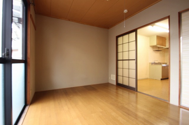 居室・リビング　同物件別号室の写真です。