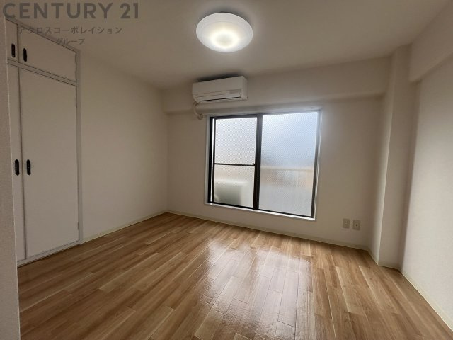 居室・リビング　エアコン・照明付きの6帖の洋室です♪