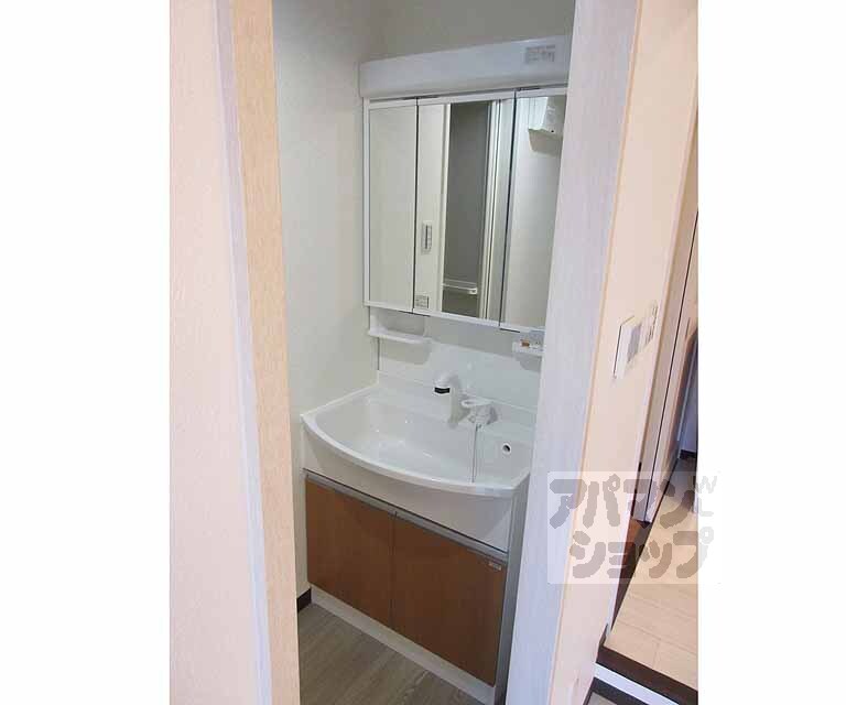 洗面設備　独立洗面台で朝の準備もささっと出来ますね