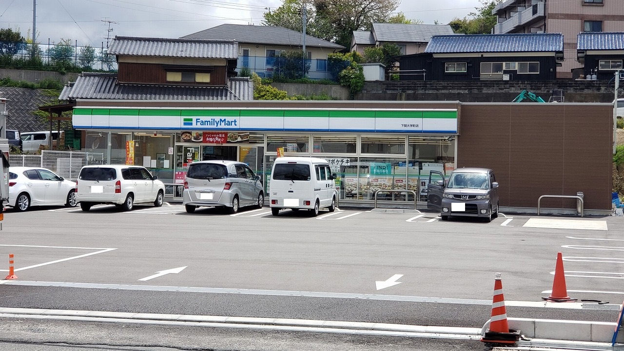 コンビニ　ファミリーマート下関大学町店（コンビニ）まで400m
