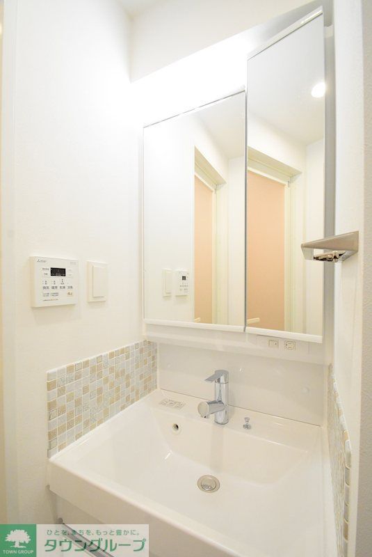 洗面設備　カラー異なります