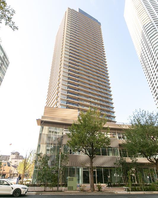 建物外観　鉄筋コンクリート造のがっちりとした建物。