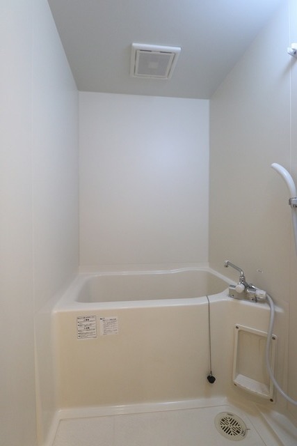 バス・シャワールーム　室内写真同タイプ別部屋。現状優先。
