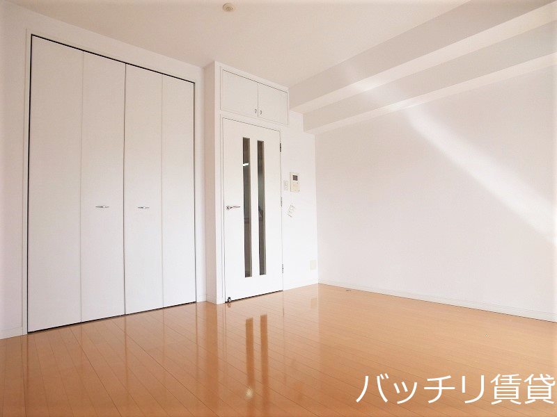 居室・リビング　写真は別号室の為、現状優先になります。