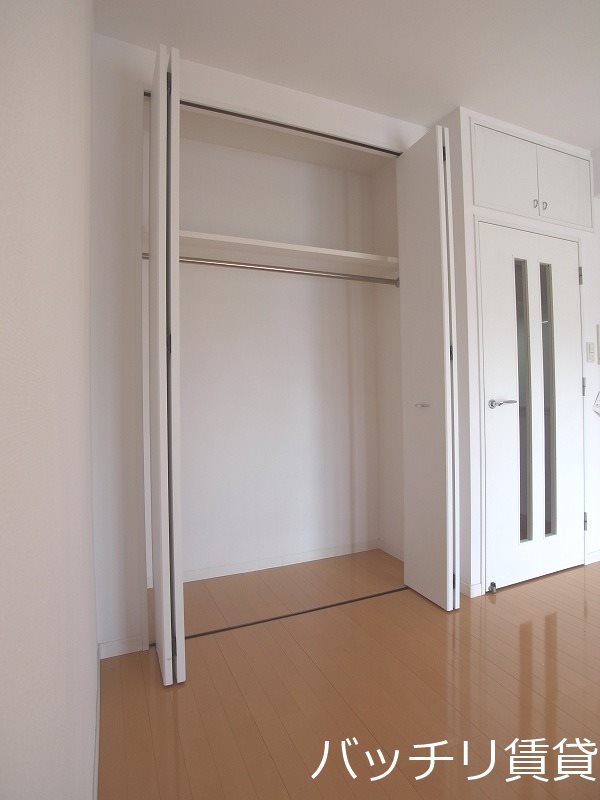 収納　写真は別号室の為、現状優先になります。