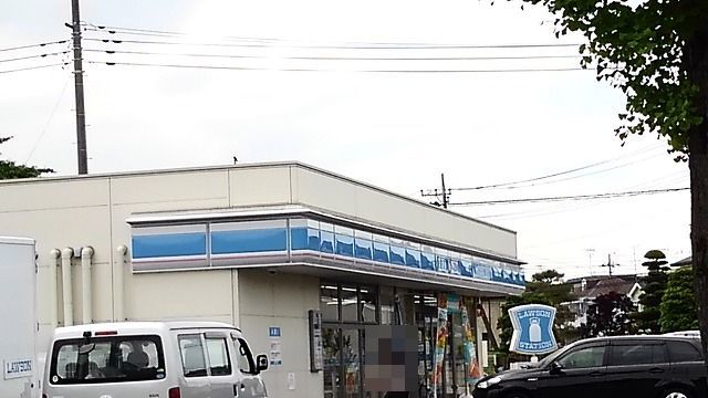 コンビニ　ローソン久喜葛梅2丁目店（コンビニ）まで50m
