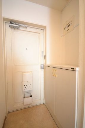 玄関　収納もある玄関です