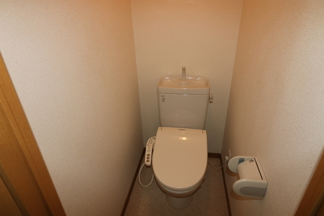 トイレ　※写真は同タイプの部屋となります。