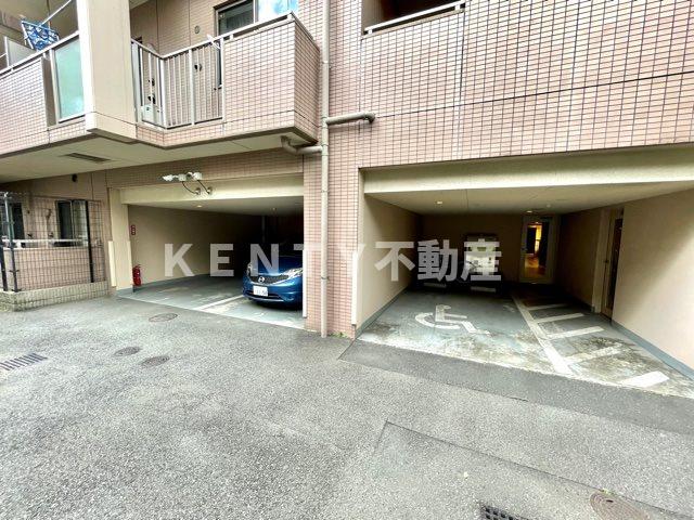 駐車場　車をお持ちの方に嬉しい駐車場付きの物件です