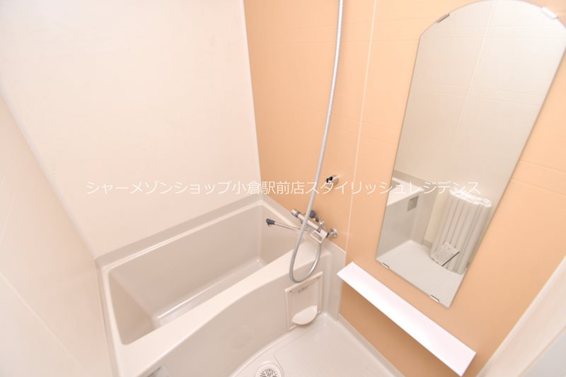 バス・シャワールーム　床・建具・アクセントクロス等は階数により異なる為、現況を優先