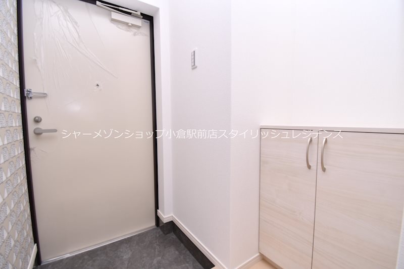 玄関　床・建具・アクセントクロス等は階数により異なる為、現況を優先