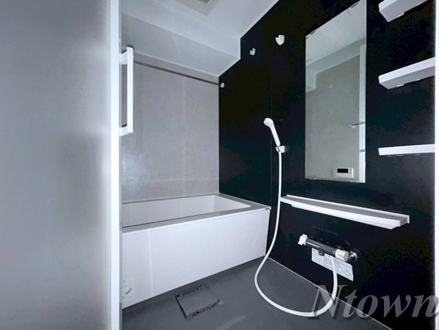 バス・シャワールーム　落ち着いた空間のお風呂です