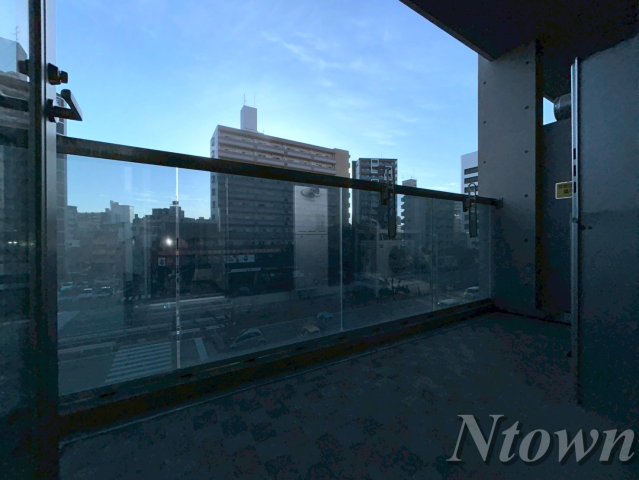 バルコニー　開放的で明るい空間を演出してくれるバルコニーです