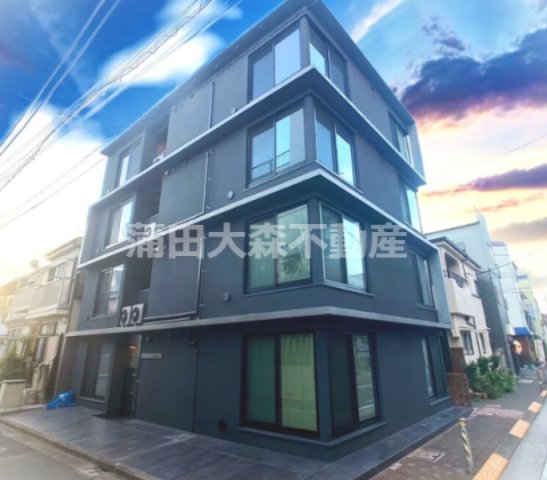 建物外観　2021年3月築　RC鉄筋コンクリート造地上4階建て総戸数1